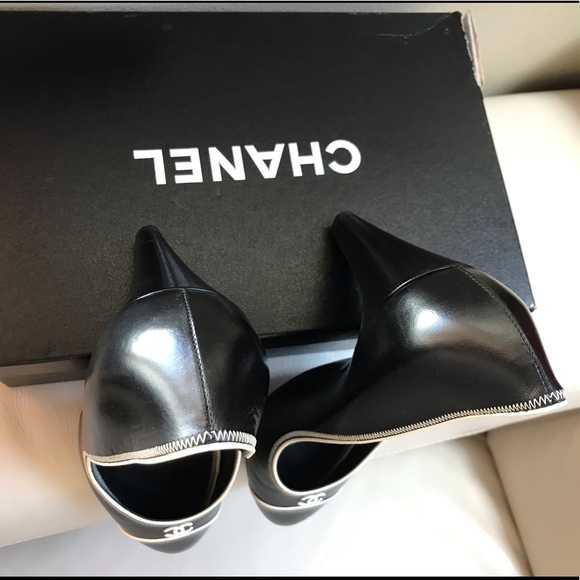 CHANEL BLACK HEELS - Picture 2 of 8